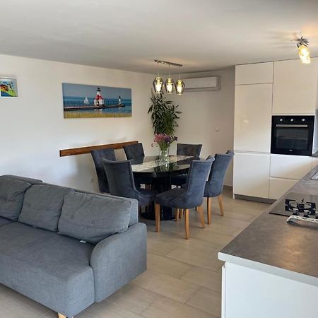 Apartment Verica In Duce - 20 Meters From The Beach Дуги-Рат Экстерьер фото
